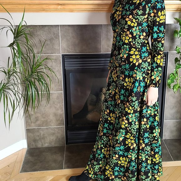 Vintage maxi dark floral dress with long sleeves. - Picture 3 of 12